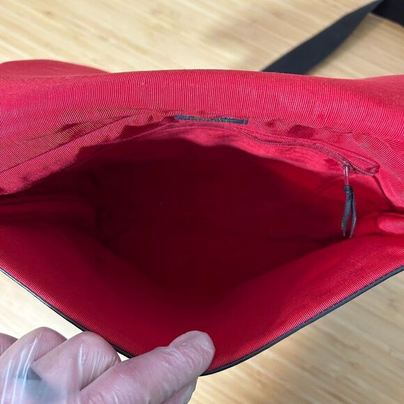 Laura Bee Designs Messenger Crossbody Bag Handmade in Seattle Black Red Dot - Picture 7 of 8